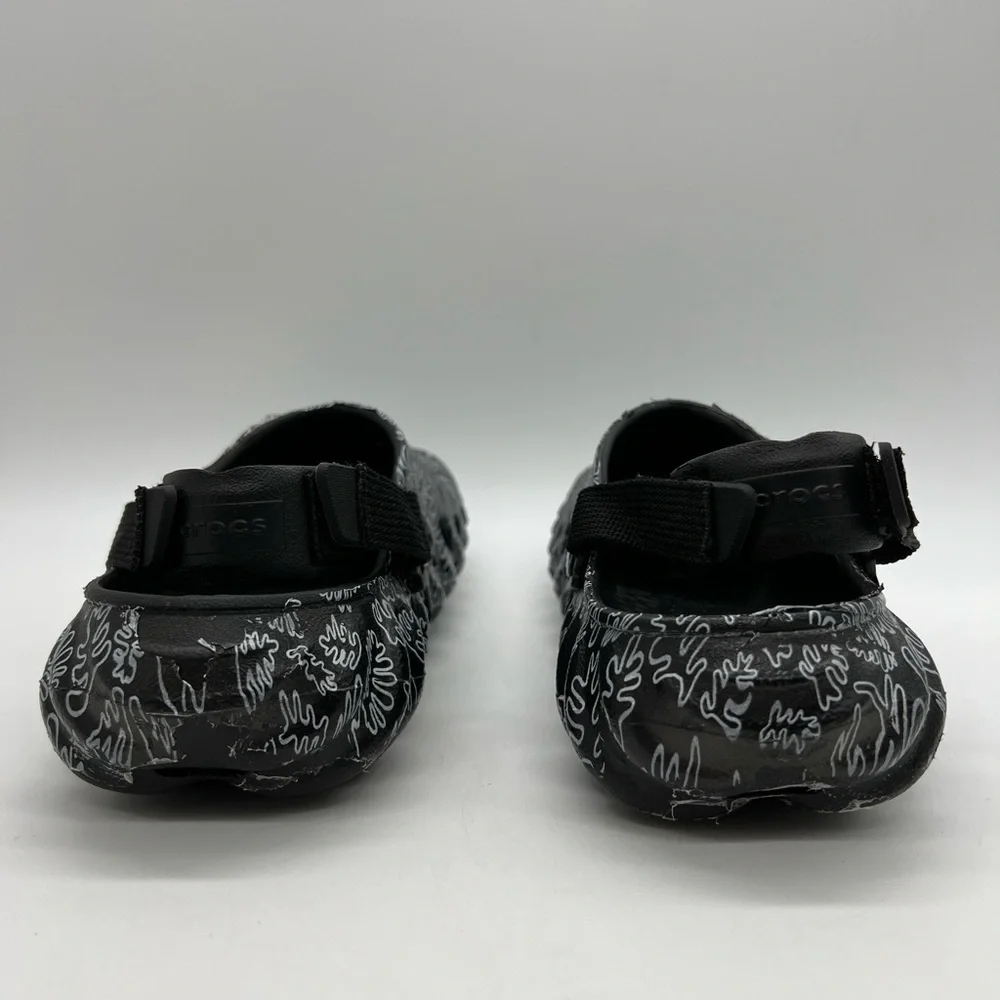 CROCS Kids Black and White Leaf Patterned Water Shoes Size 3